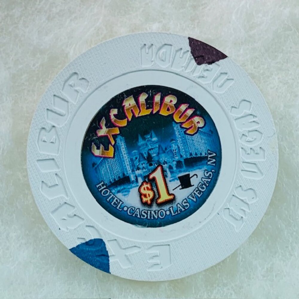Excalibur Casino Chip Las Vegas $1 Lucky Gift Charm Coin Card Protector Gamble
